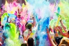 Teenie (18) feiert Holi-Party auf Mallorca - danach ist er blind! 69 Teenie (18) feiert Holi-Party auf Mallorca – danach ist er blind!