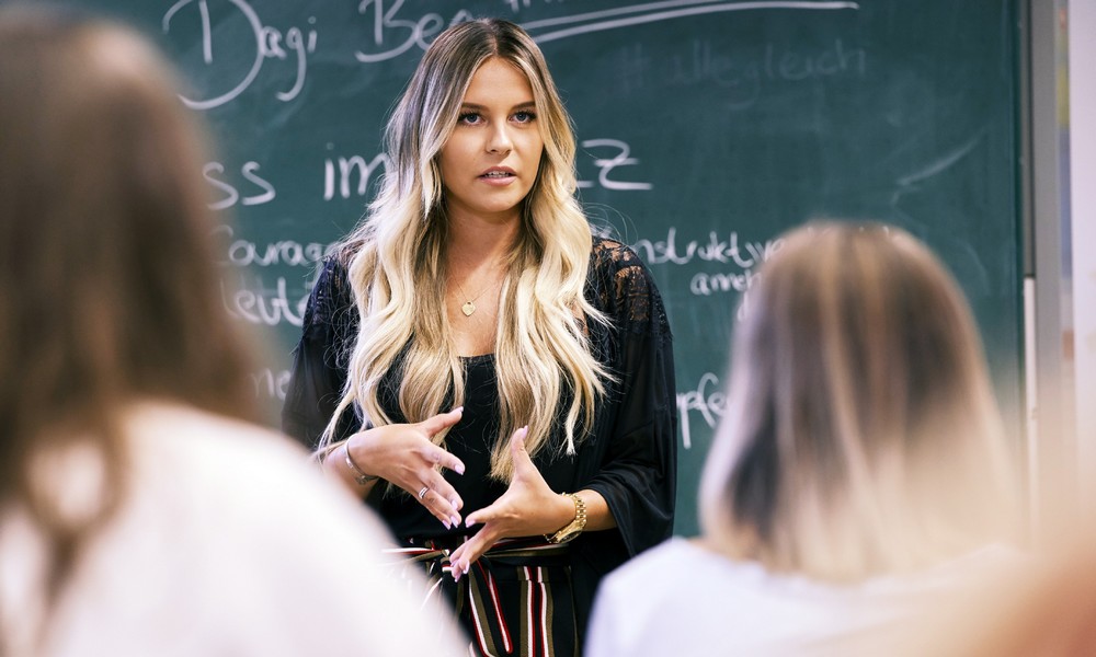 Vertretungslehrer Dagi Bee