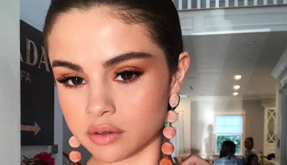 selena gomez dgaf selfie galore mag 1024x576 1