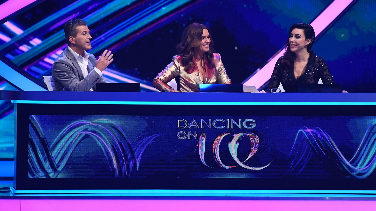 Dancing on Ice 2019: Wer ist raus? Dieser Promi fliegt als Erster vom Eis! 72 Die Jury bei "Dancing on Ice"