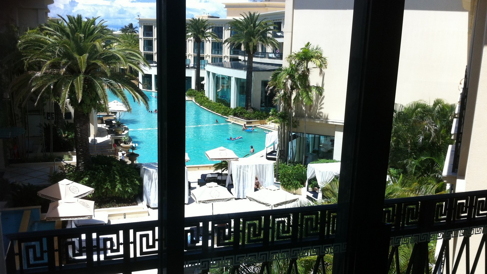 Dschungelcamp: Das erwartet die Stars im Hotel Palazzo Versace! 75 Julian F.M. Stoeckel im Palazzo Versace