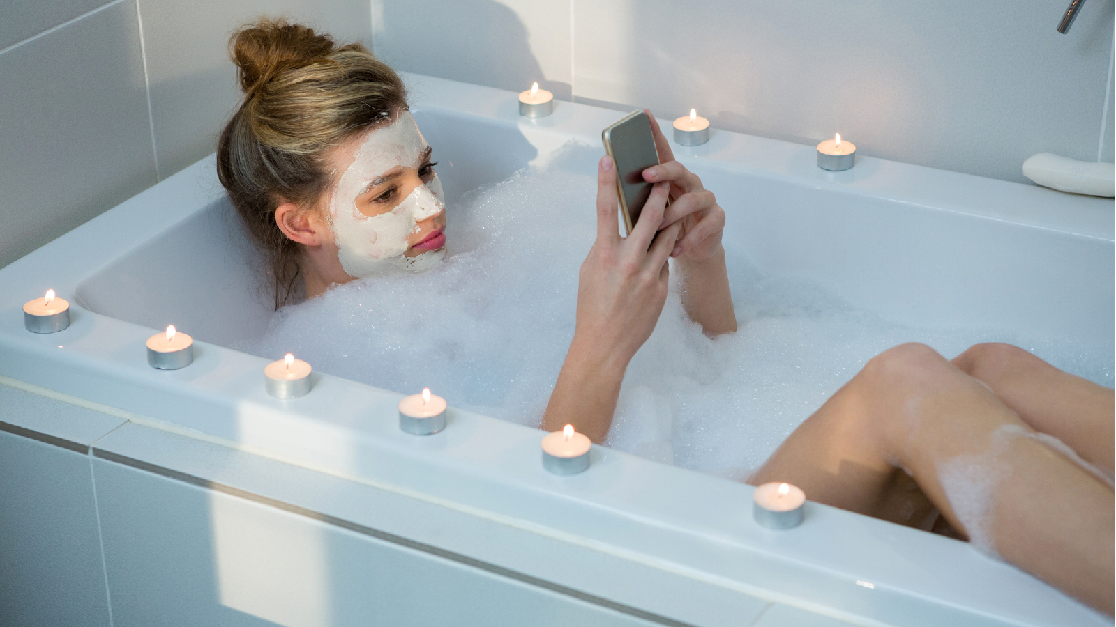 Mädchen (11) nimmt Handy mit in Badewanne - tot! 72 Handy in Badewanne 2 zugeschnitten