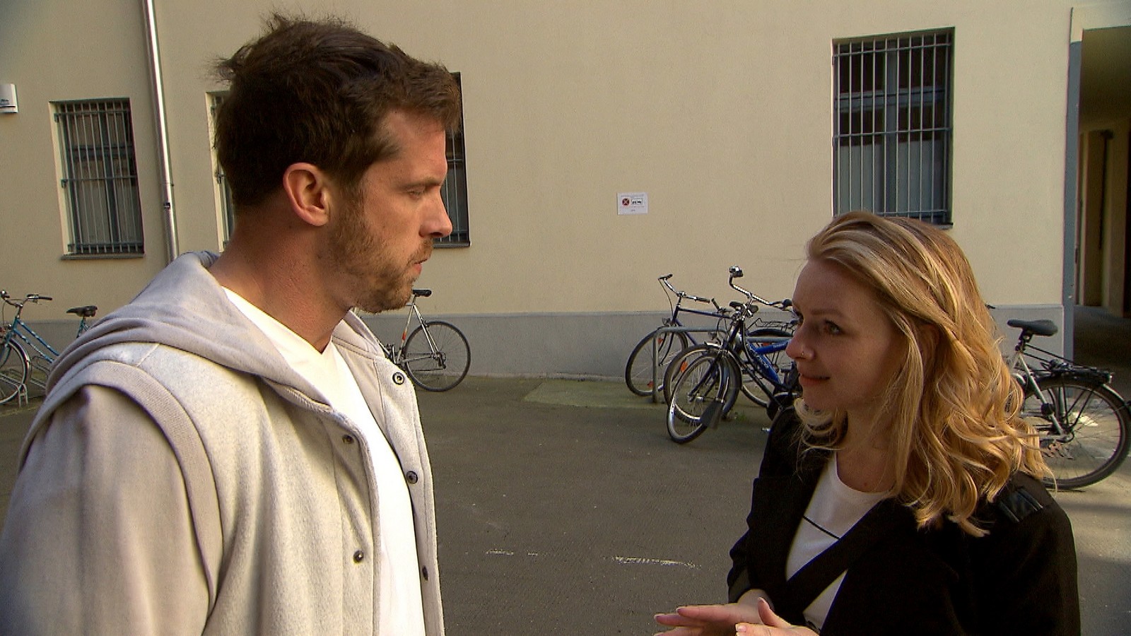 Berlin - Tag & Nacht: Basti und Emmi haben eine Affäre! 72 Emmi und Basti bei "Berlin - Tag & Nacht"