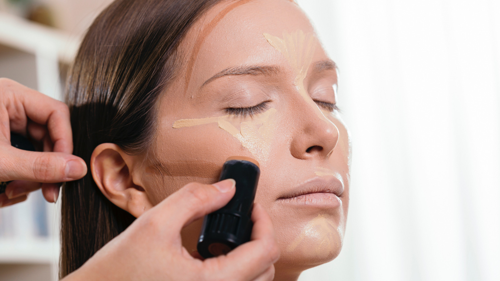 So schminkst du dein Gesicht schmaler 72 Make-Up