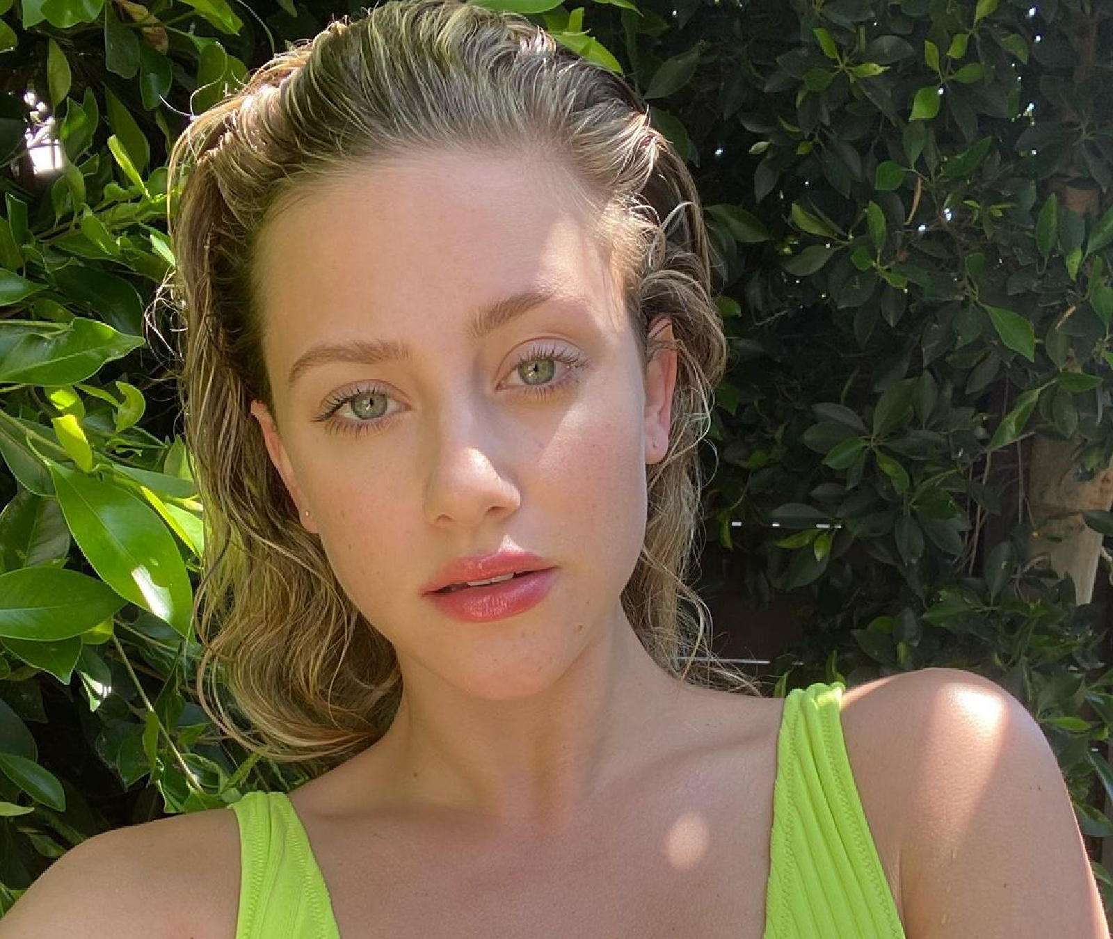 Lili Reinhart outet sich