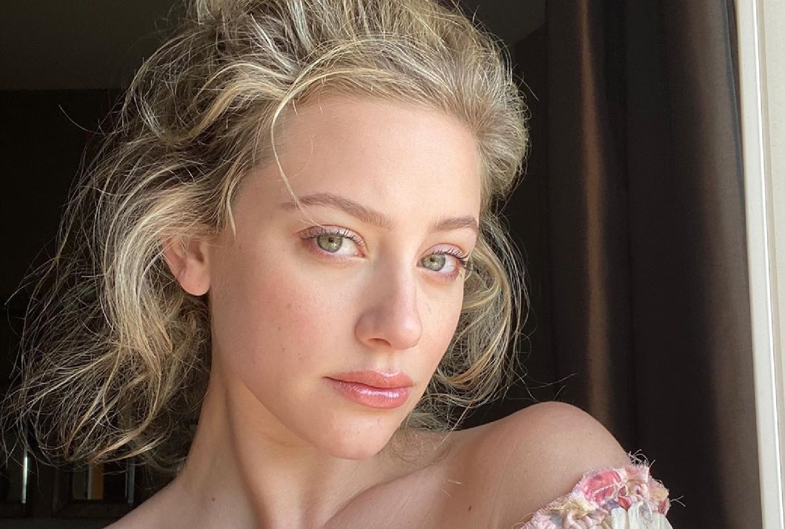 Lili Reinhart outet sich