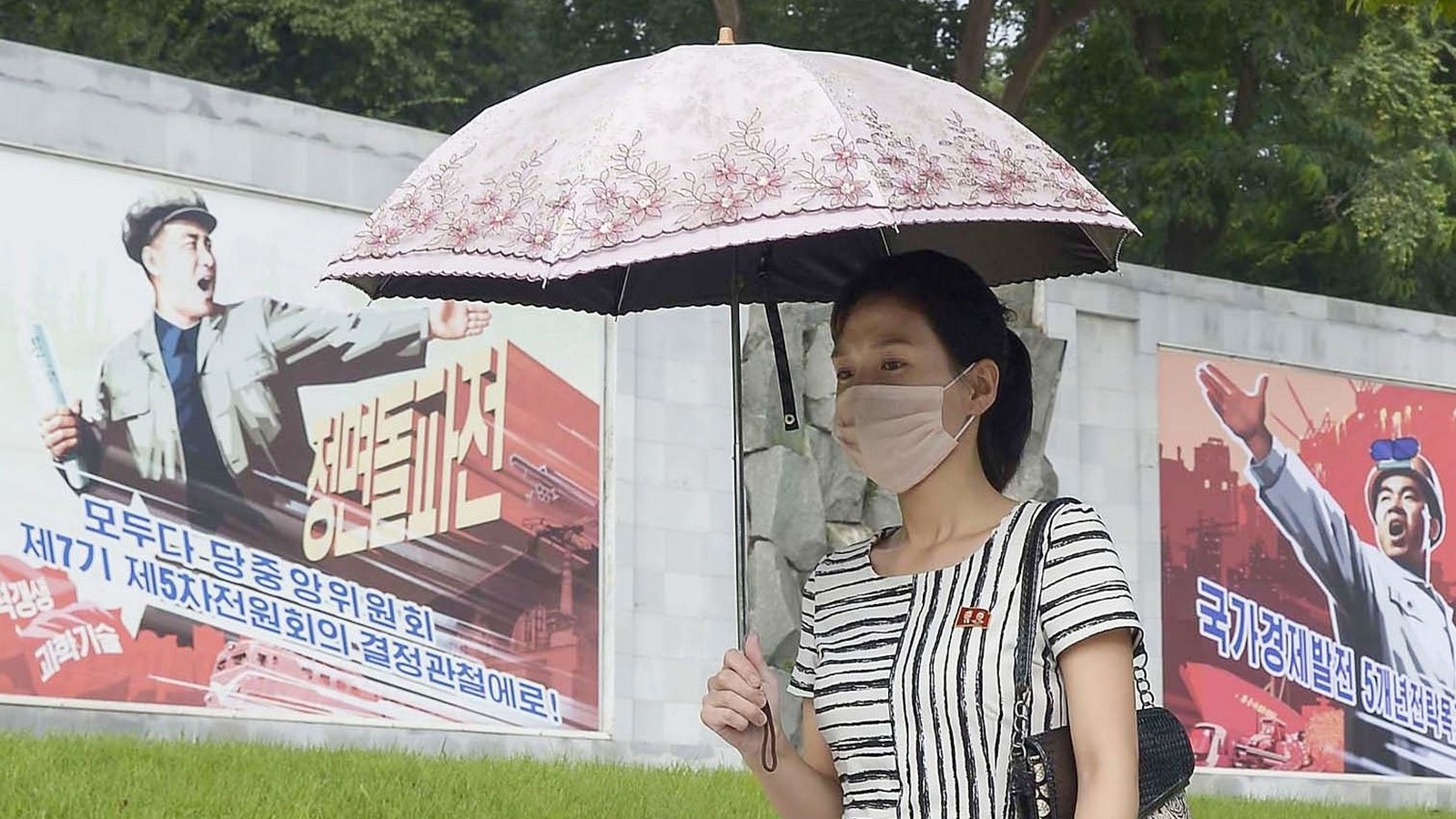 In diesen 12 Ländern gab es bisher kein Corona! 61 Eine Frau in Nordkorea