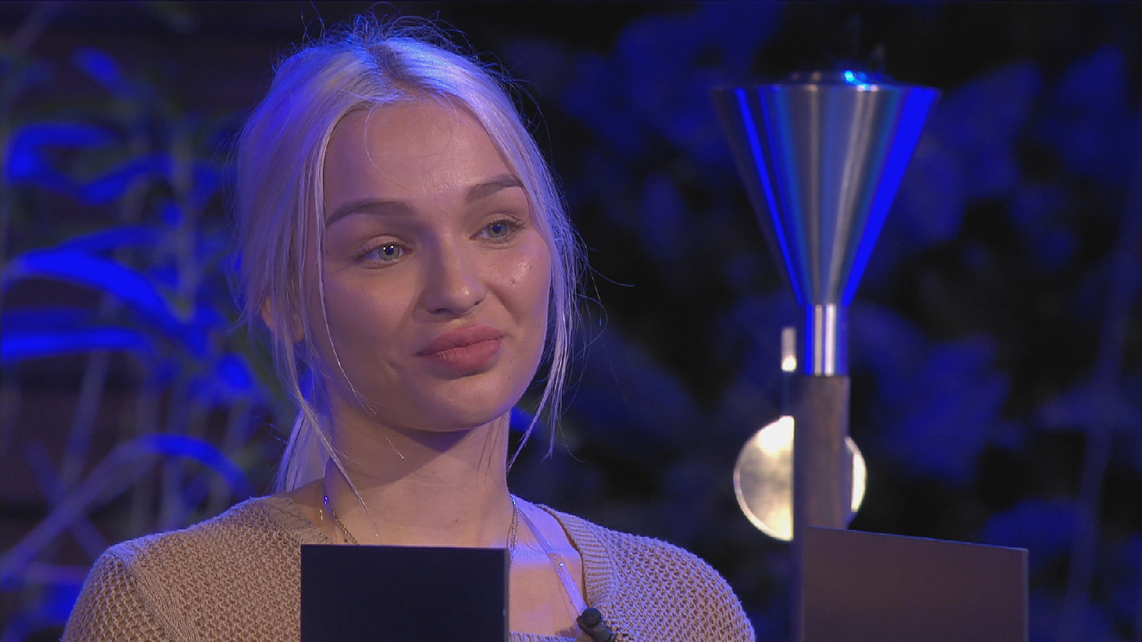 Promi Big Brother 2020: Heftige Läster-Attacken gegen Emmy Russ! 72 Alle gegen Emmy Russ