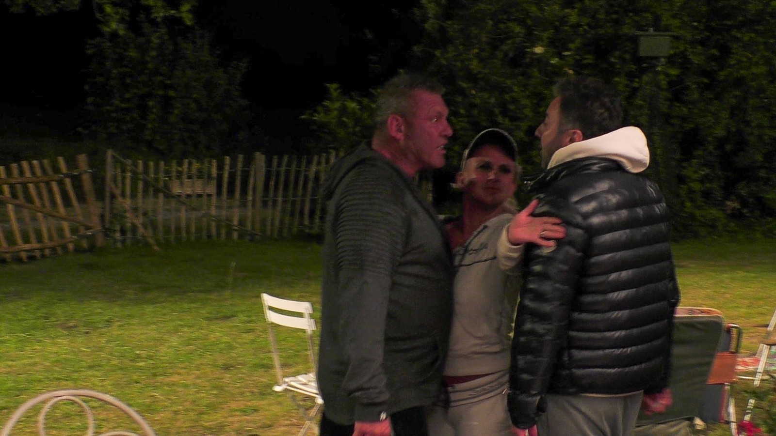 Spuck-Attacke & Alkohol: So heftig wird der Sommerhaus-Auftakt! 72 Andreas Robens, Caroline Robens und Kubilay Özdemir