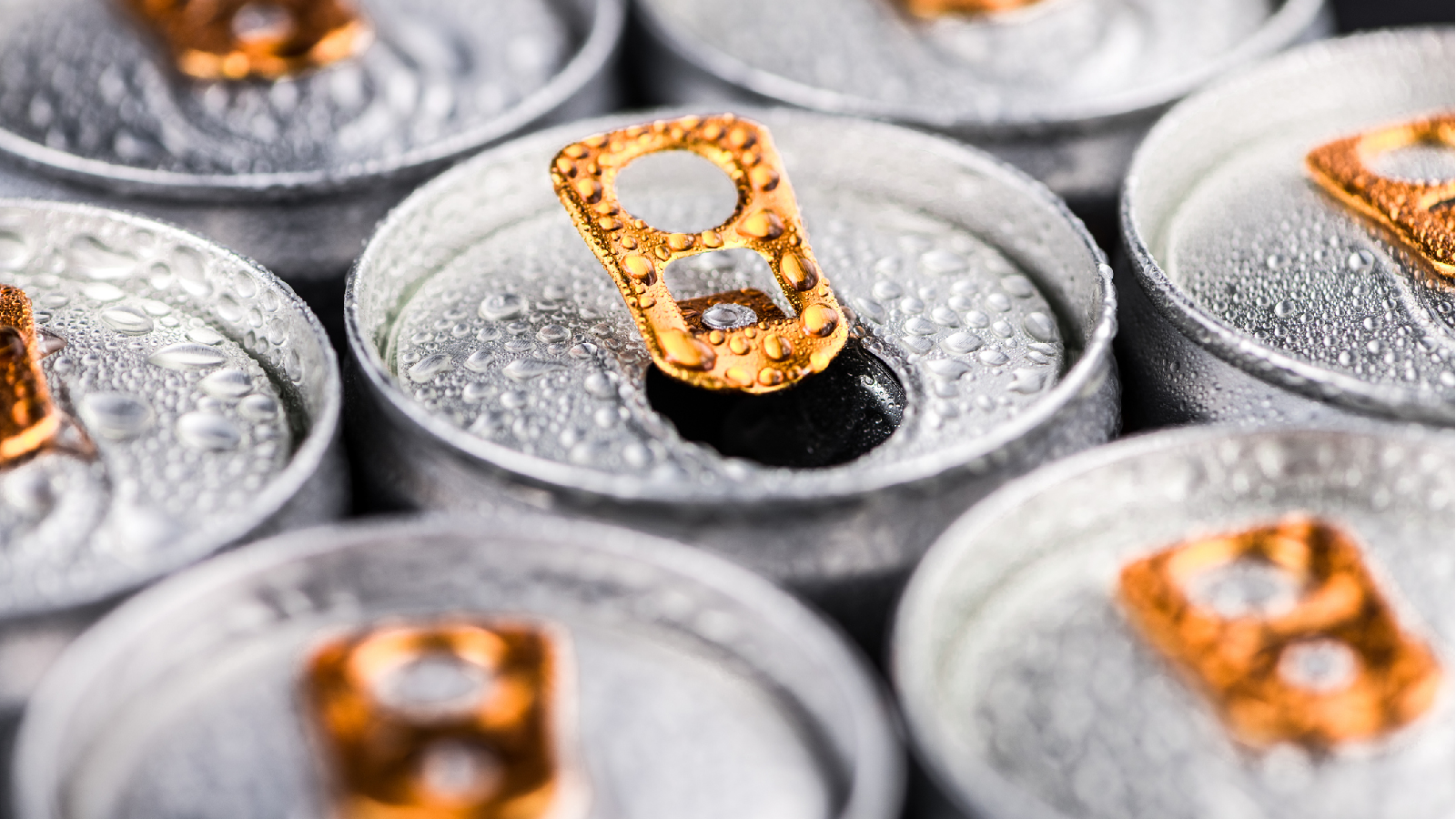 Frau trinkt täglich 20 Red Bull: Das passiert mit ihrem Körper! 72 Mary Allwood ist süchtig