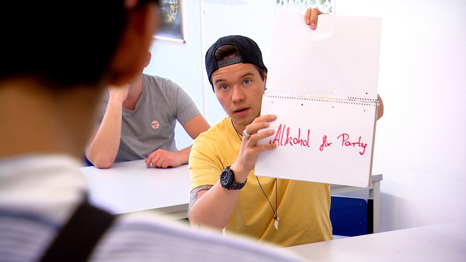 Marvin und Tobi wollen sich bei "Krass Schule" abfüllen