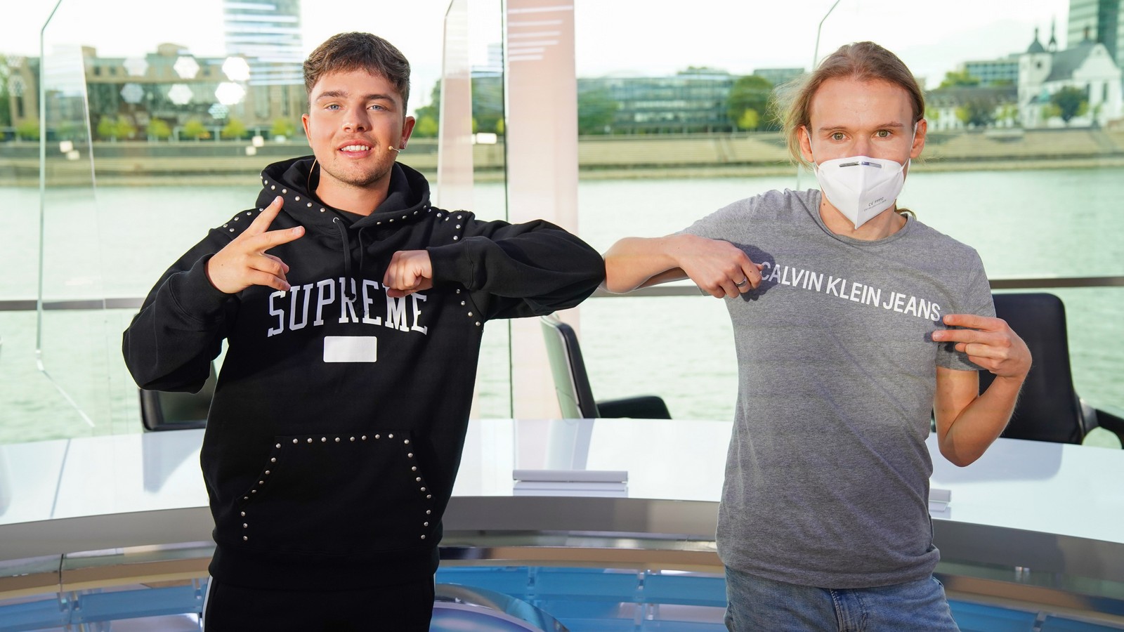 DSDS 2021: Exklusive Einblicke! KUKKSI besucht die Blue Rhapsody 81 Mike Singer und KUKKSI-Reporter Oliver Stangl