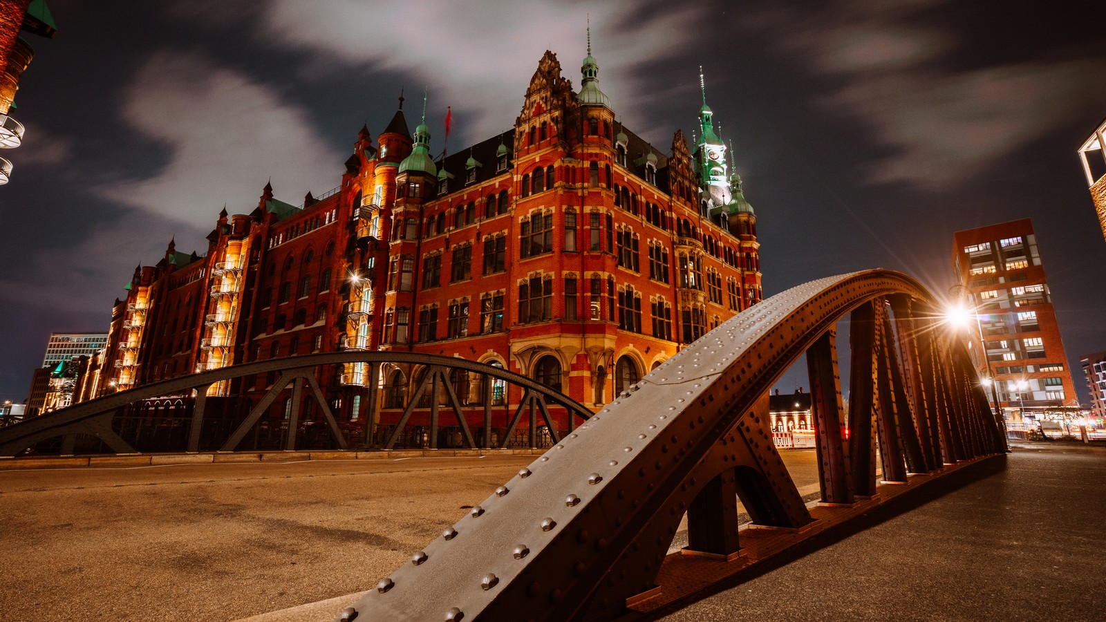 Knallhart-Lockdown startet: Diese Regeln gelten ab jetzt! 61 Speicherstadt in Hamburg