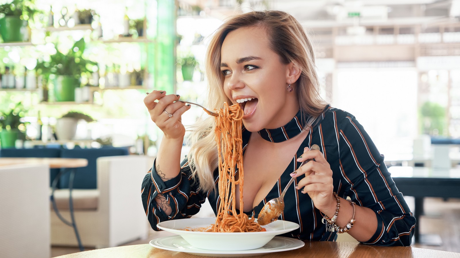 Diese 4 ekligen Dinge deuten auf einen gesunden Stoffwechsel hin 72 Spaghetti essen
