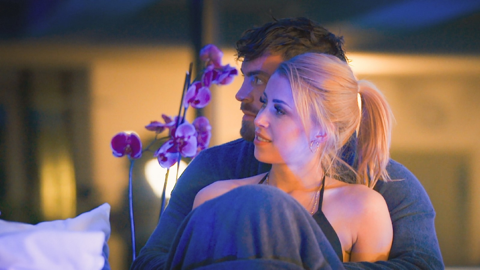 Bachelor 2021: Der erste Kuss hat für Denise schlimme Folgen! 72 Denise und Niko Griesert bei "Der Bachelor"