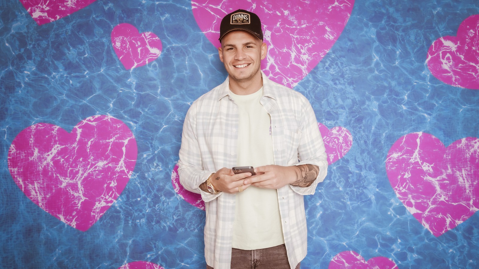 Love Island 2021: Pietro Lombardi checkt die Villa ab! 72 Pietro Lombardi bei "Love Island"