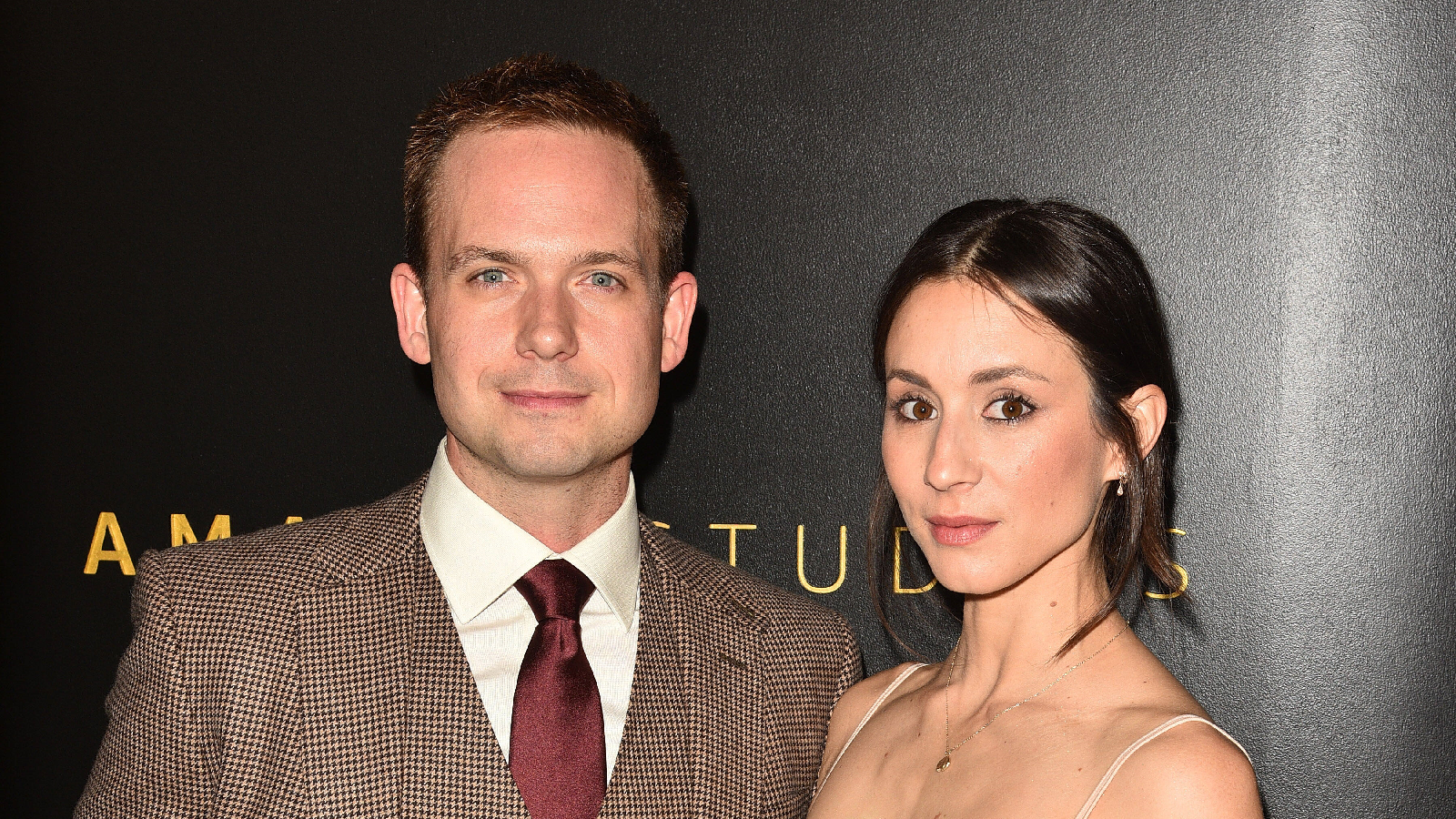 Troian Bellisario bekommt Baby in Auto