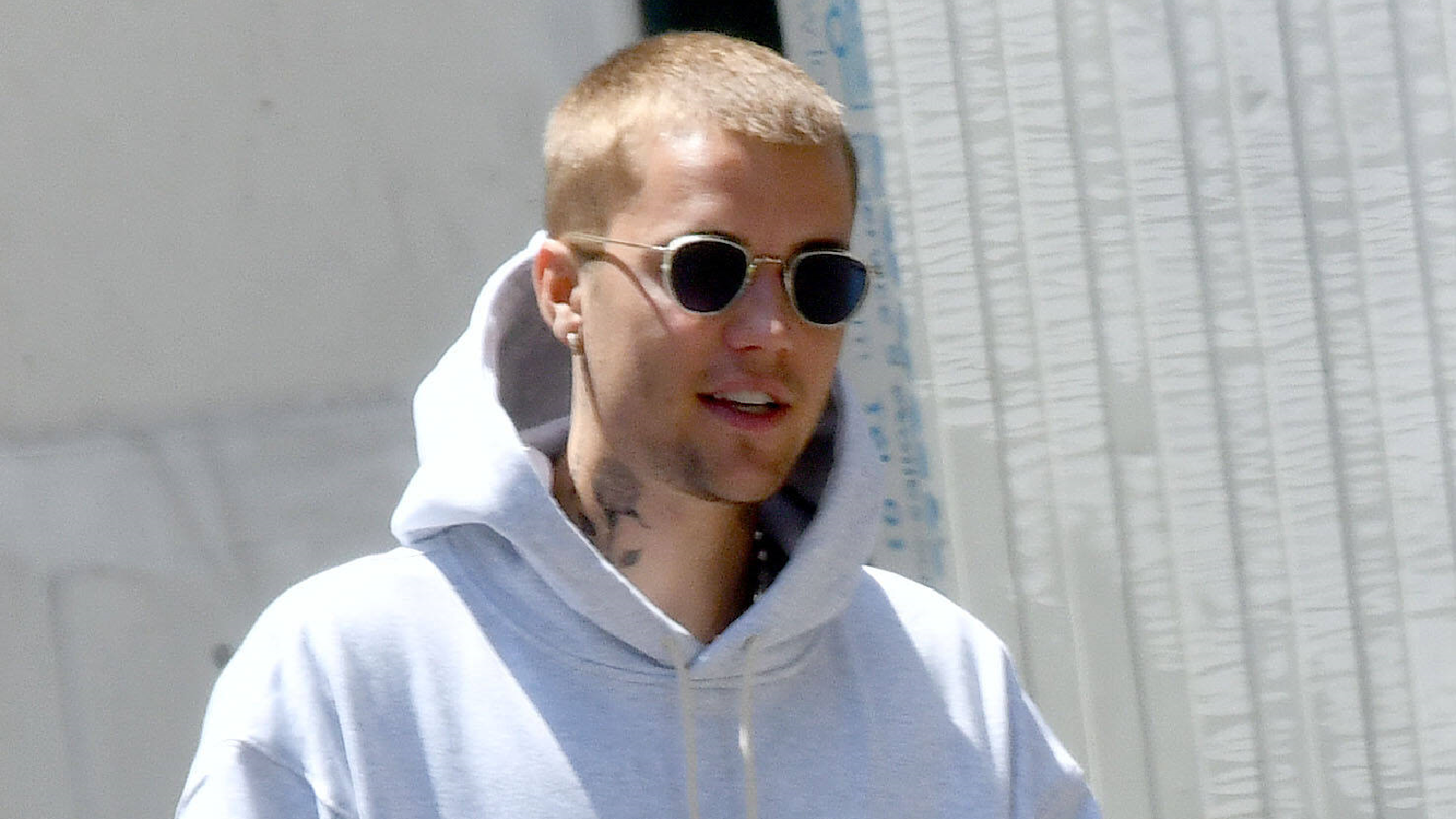 Justin Bieber: Fans lauerten ihm vor seiner Wohnung auf! 72 Justin Bieber von Fans belagert