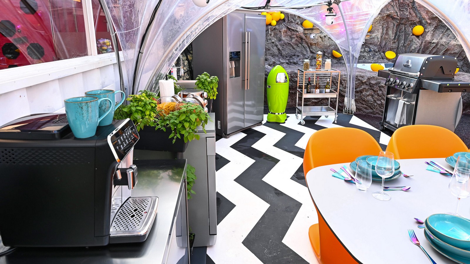 Promi Big Brother 2021: Erste Fotos aus dem Weltall 76 Der Big Planet bei "Promi Big Brother"