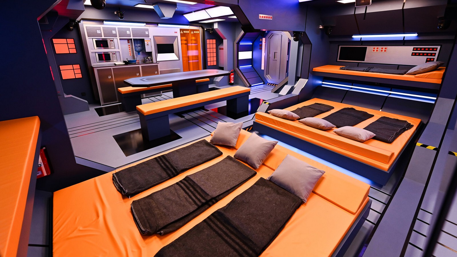 Promi Big Brother 2021: Erste Fotos aus dem Weltall 72 Die Raumstation bei "Promi Big Brother"