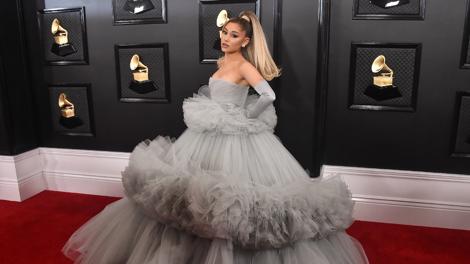 Darum trägt Ariana Grande nie offene Haare