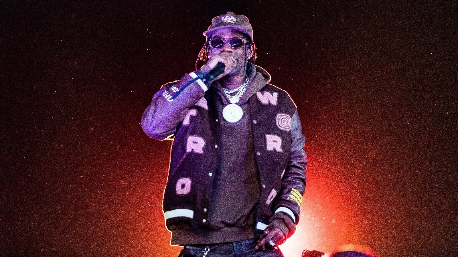 Fast 100 Klagen gegen Travis Scott