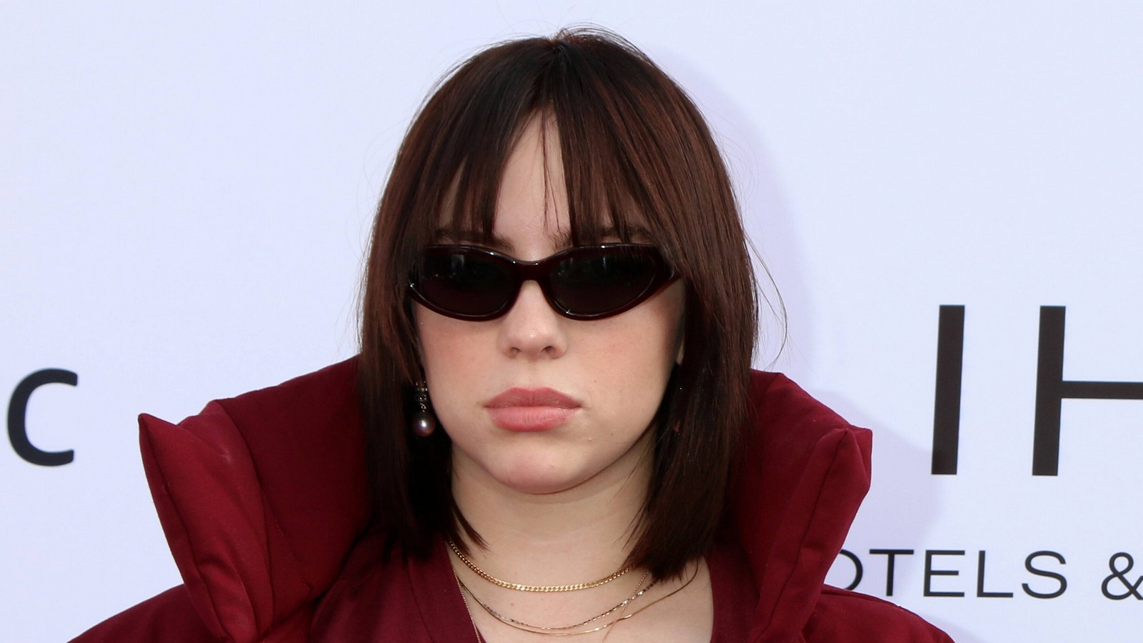 Billie Eilish: Sie hat ein Tattoo zwischen den Brüsten 61 Billie Eilish
