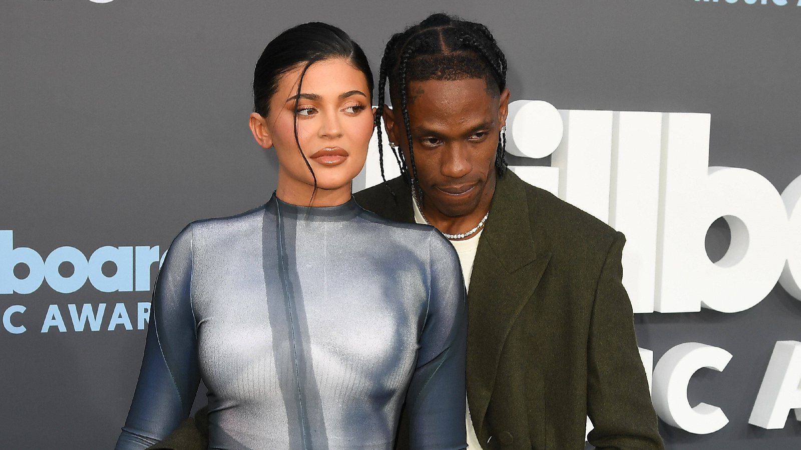 Kylie Jenner hat starke Schmerzen nach Monaten der Entbindung