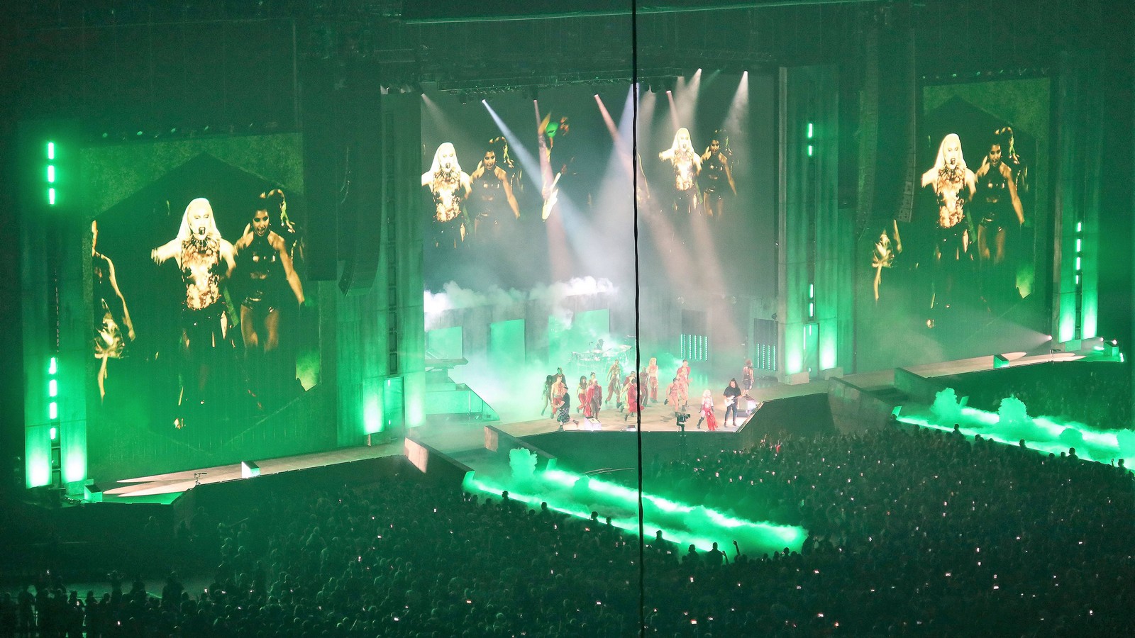 Lady Gaga zerlegt Düsseldorf: Das passierte hinter den Kulissen! 72 Lady Gaga-Konzert in Düsseldorf