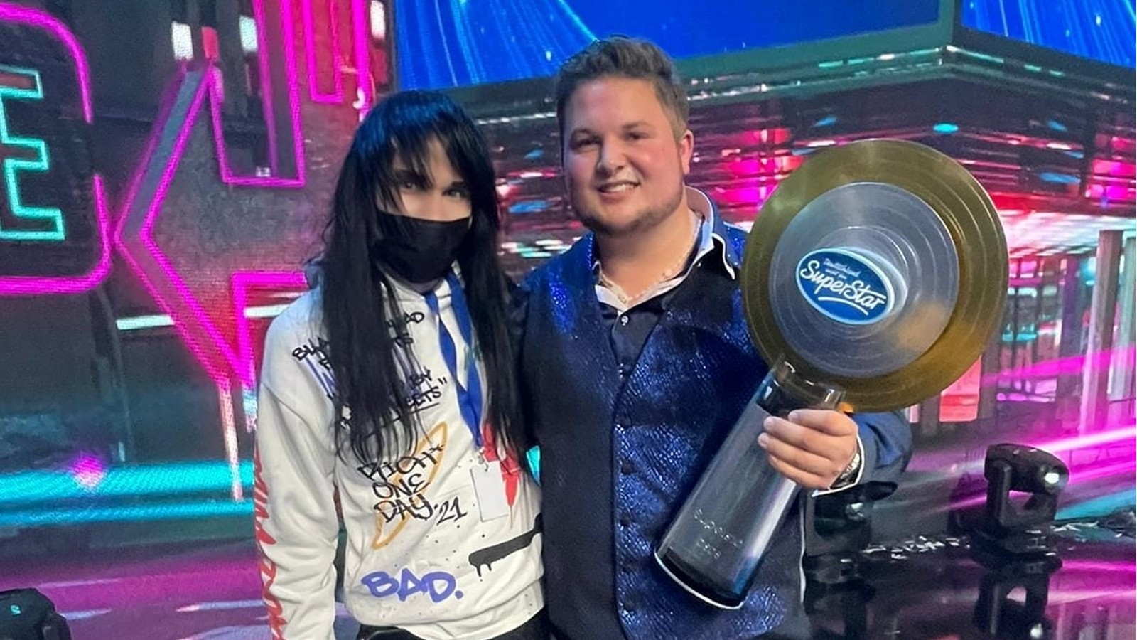 DSDS-Gewinner Jan-Marten Block und KUKKSI-Reporter Oliver Stangl