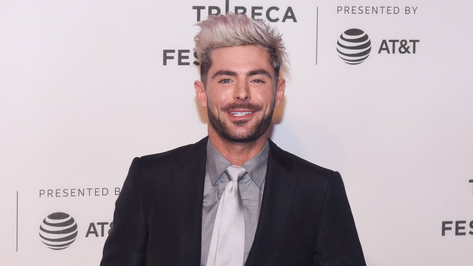 Nach Kieferbruch: Zac Efron kämpfte um sein Leben! 61 Zac Efron