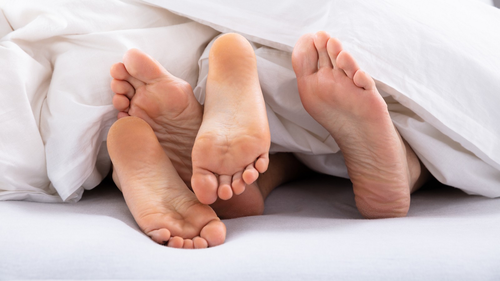 Ein Paar im Bett