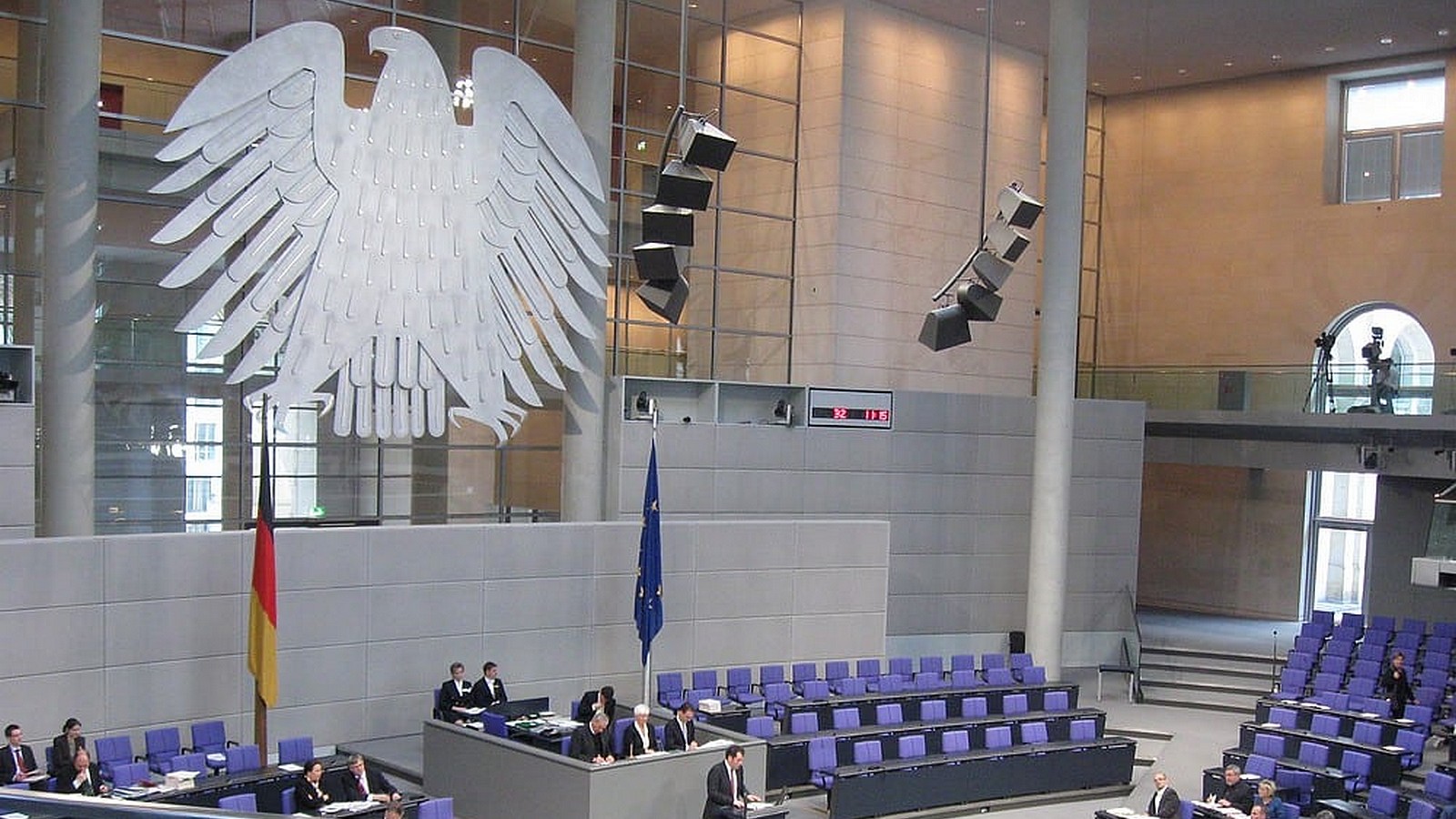 15 Jahre KUKKSI: Berichterstattung aus dem Bundestag und Interviews mit Spitzenpolitikern 72 Bundestag