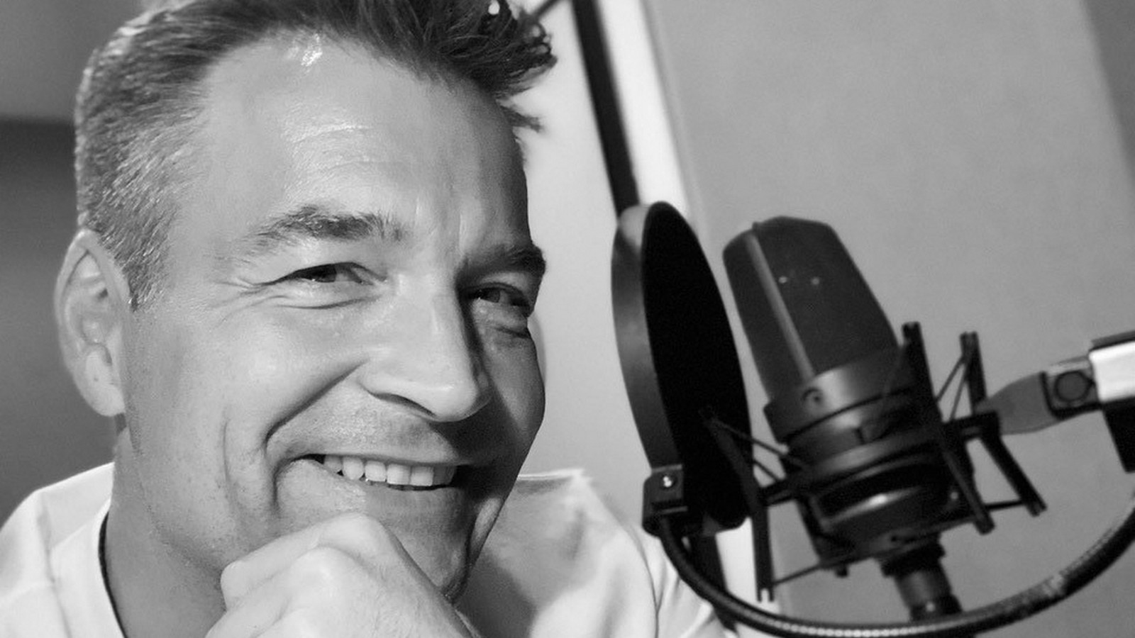 Patrick Linke ist die Off-Stimme im "Sommerhaus der Stars"