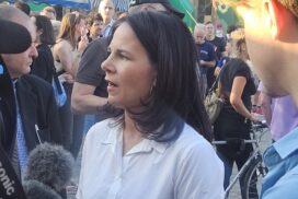 Annalena Baerbock spricht über Hass gegen Frauen: "Plötzlich ist die Stimme zu hoch oder die High Heels" 62 Annalena Baerbock spricht über Hass gegen Frauen: „Plötzlich ist die Stimme zu hoch oder die High Heels“