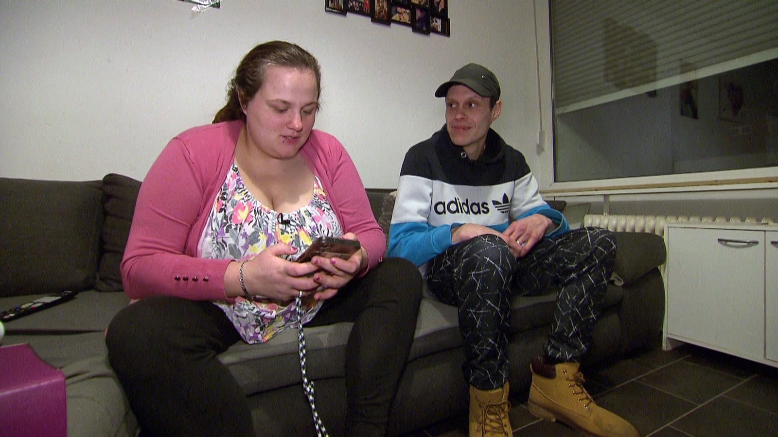 "Hartz Rot Gold"-Malena & Jerome: Ungeziefer und kaputte Toilettenspülung sorgen für Beziehungskrise 50 Malena und Jerome bei "Hartz Rot Gold"