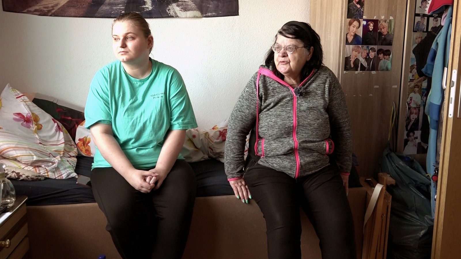 "Hartz und herzlich": Brigitte geht ins Nagelstudio - obwohl sich die Rentnerin das nicht leisten kann 61 Nicole und Brigitte aus "Hartz und herzlich"