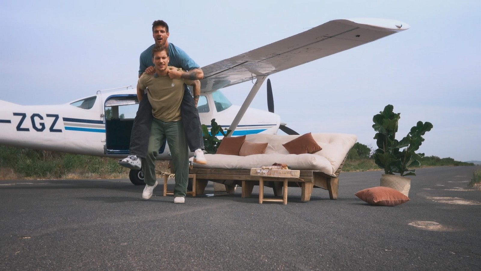 "Die Bachelors" 2025: Süße Küsse für Felix & Unfall-Drama um Martin 61 "Die Bachelors" 2025
