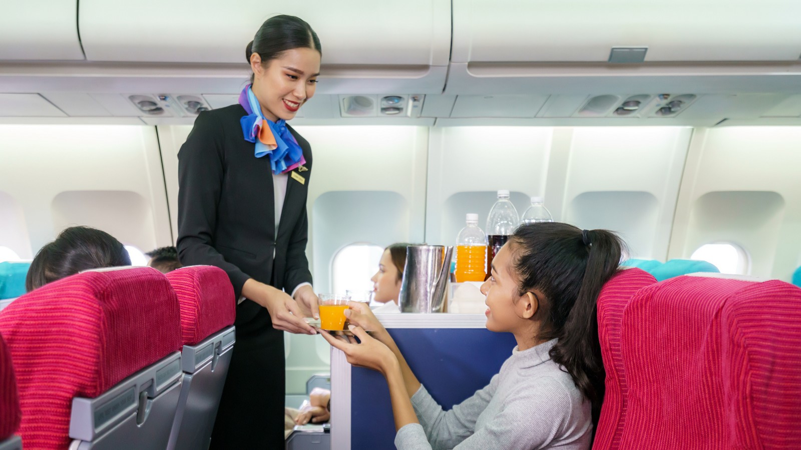 Darum sollte man im Flugzeug niemals eine Cola light bestellen 61 Service im Flugzeug