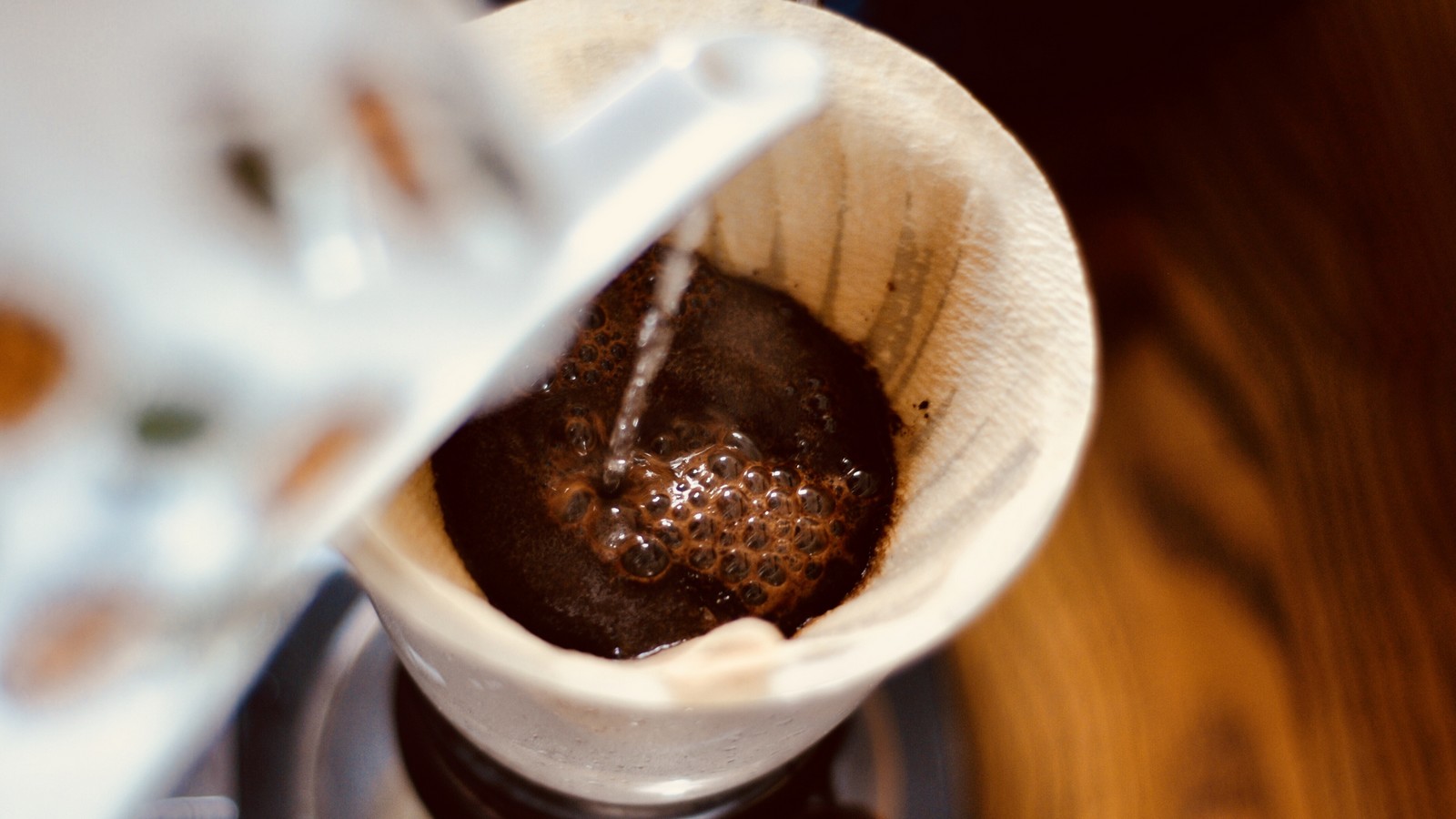 Kaffeepulver sparen: Mit diesem einfachen Trick wird Kaffee stärker 61 Kaffee aufgießen