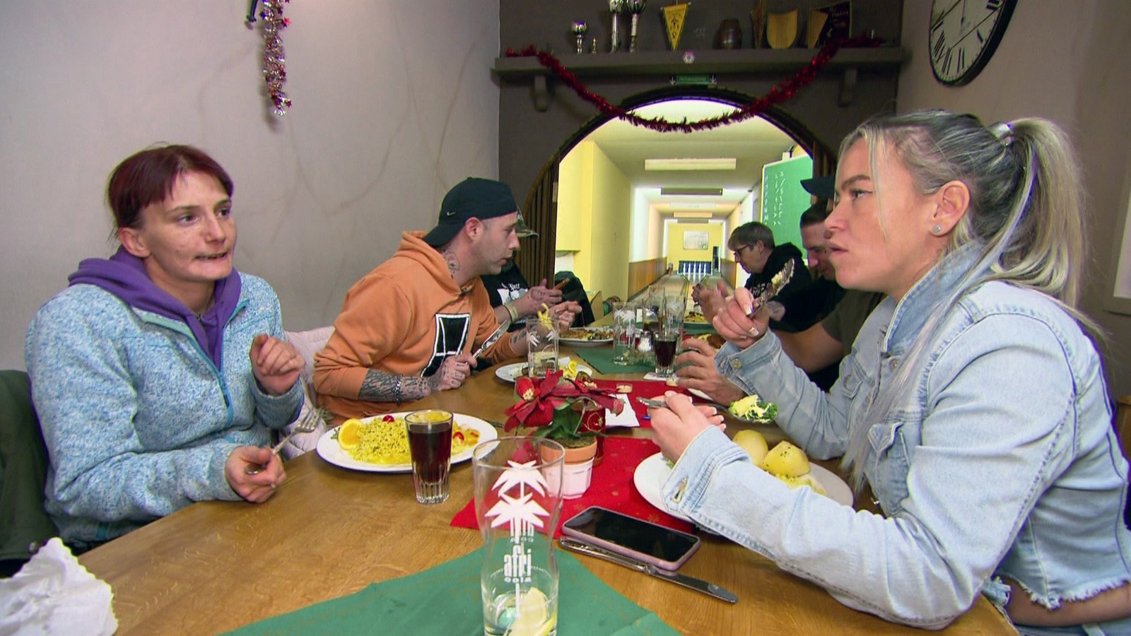 "Armes Deutschland": Carola feiert ihren Geburtstag mit Chris - dann kommt es zum Eifersuchtsdrama 61 Carola aus "Armes Deutschland"