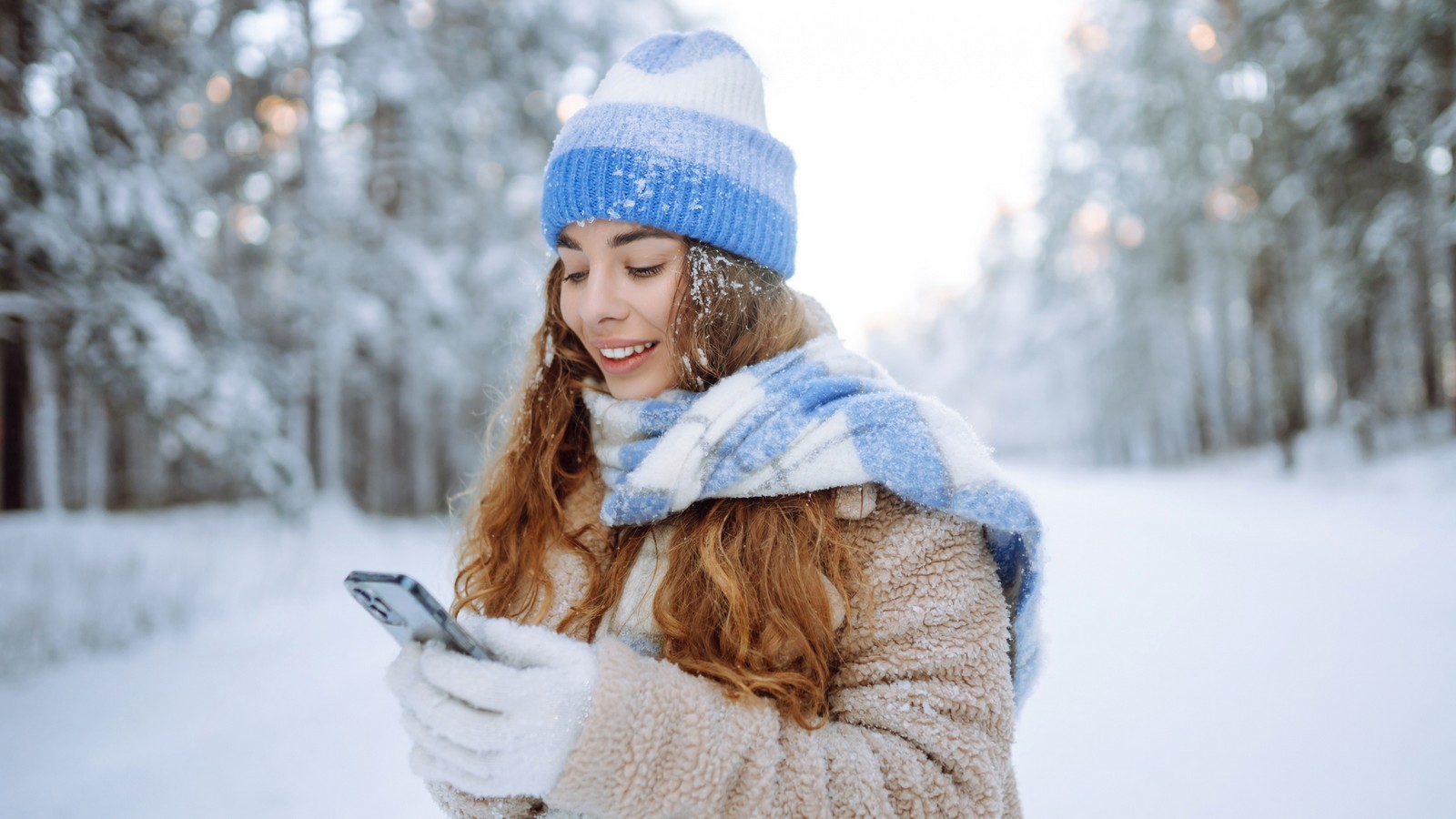 Mit diesen Tricks schützt man das Handy bei Kälte vor einem Blackout 61 Handy im Schnee