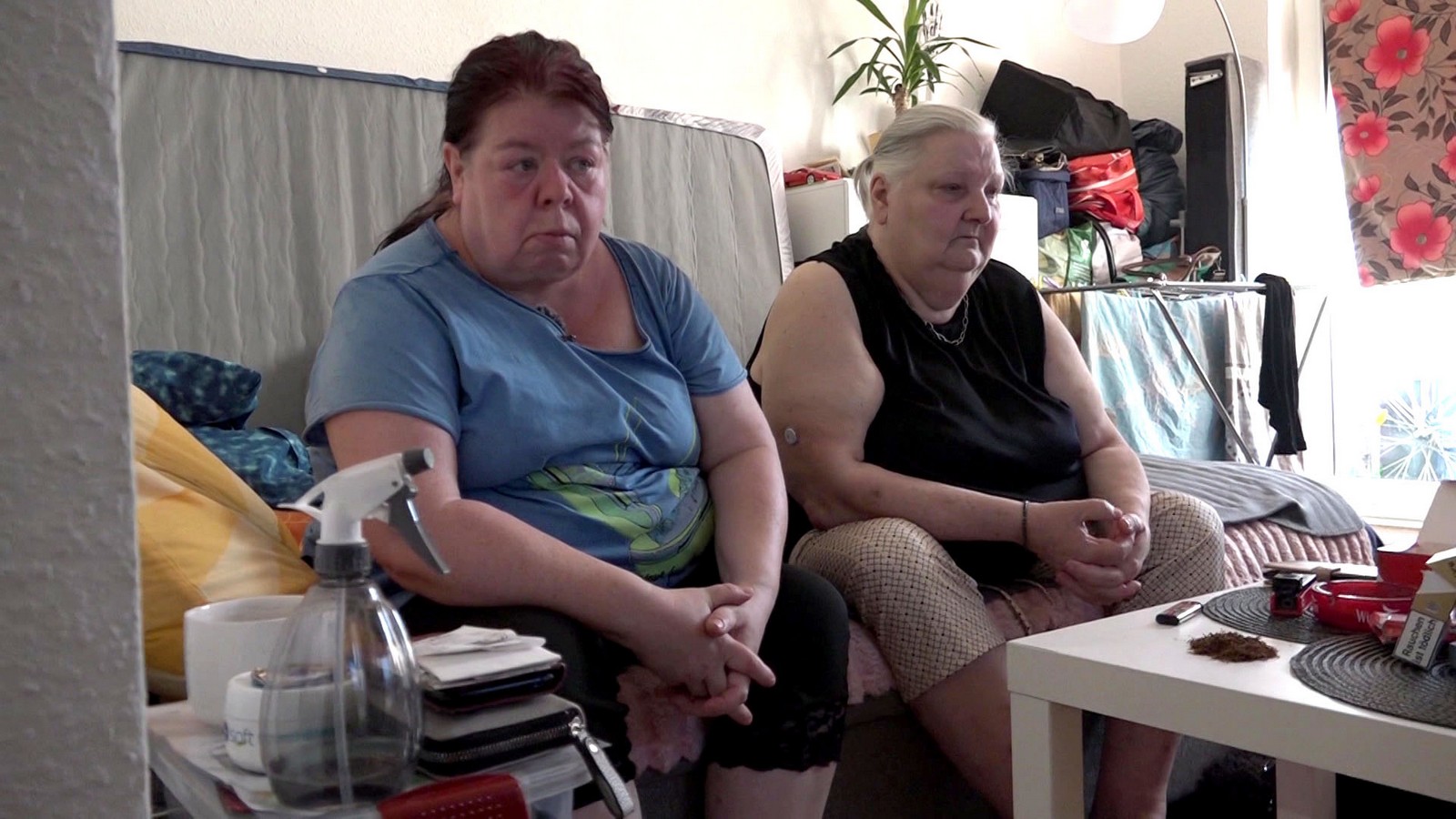 "Hartz und herzlich": Hundehaufen bringt Pamela auf die Barrikaden 61 Pamela und Siggi bei "Hartz und herzlich"