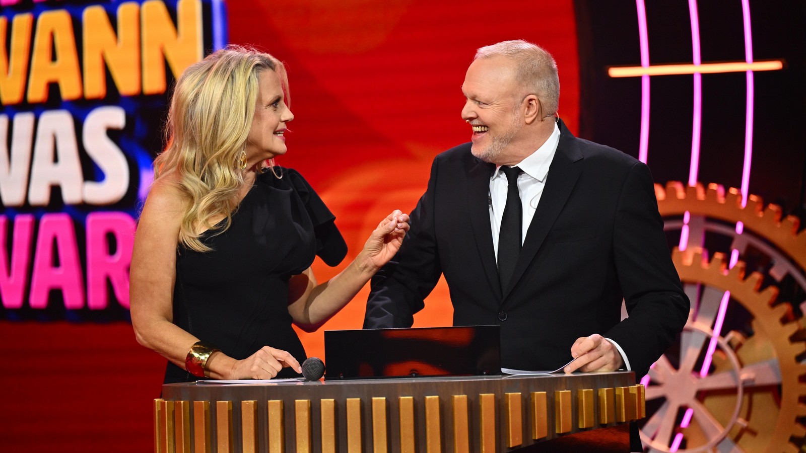 Unfall in TV-Show: Stefan Raab wird von Abrissbirne voll getroffen 61 Barbara Schöneberger und Stefan Raab