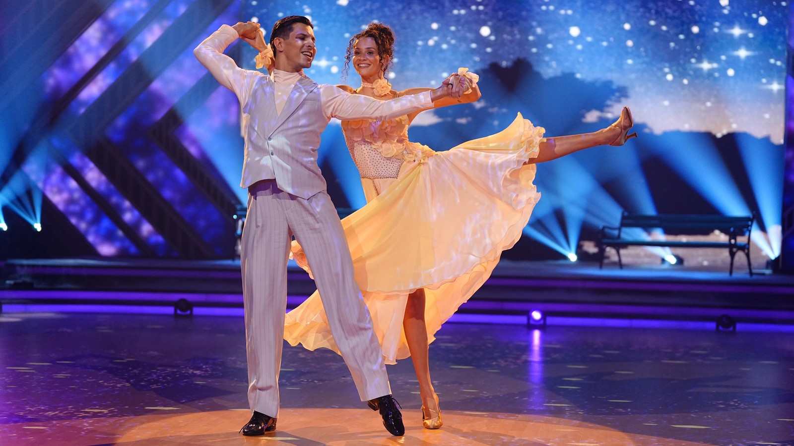 Betty Taube verletzt: "Höllische Schmerzen" vor der Live-Show von "Let's Dance" 61 Alexandru Ionel und Betty Taube bei "Let's Dance" 2026