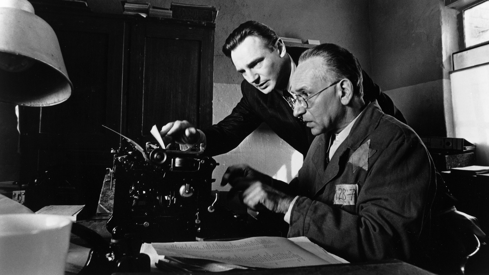 "Schindlers Liste": Darum läuft der Film meist ohne Werbung im TV 61 "Schindlers Liste"