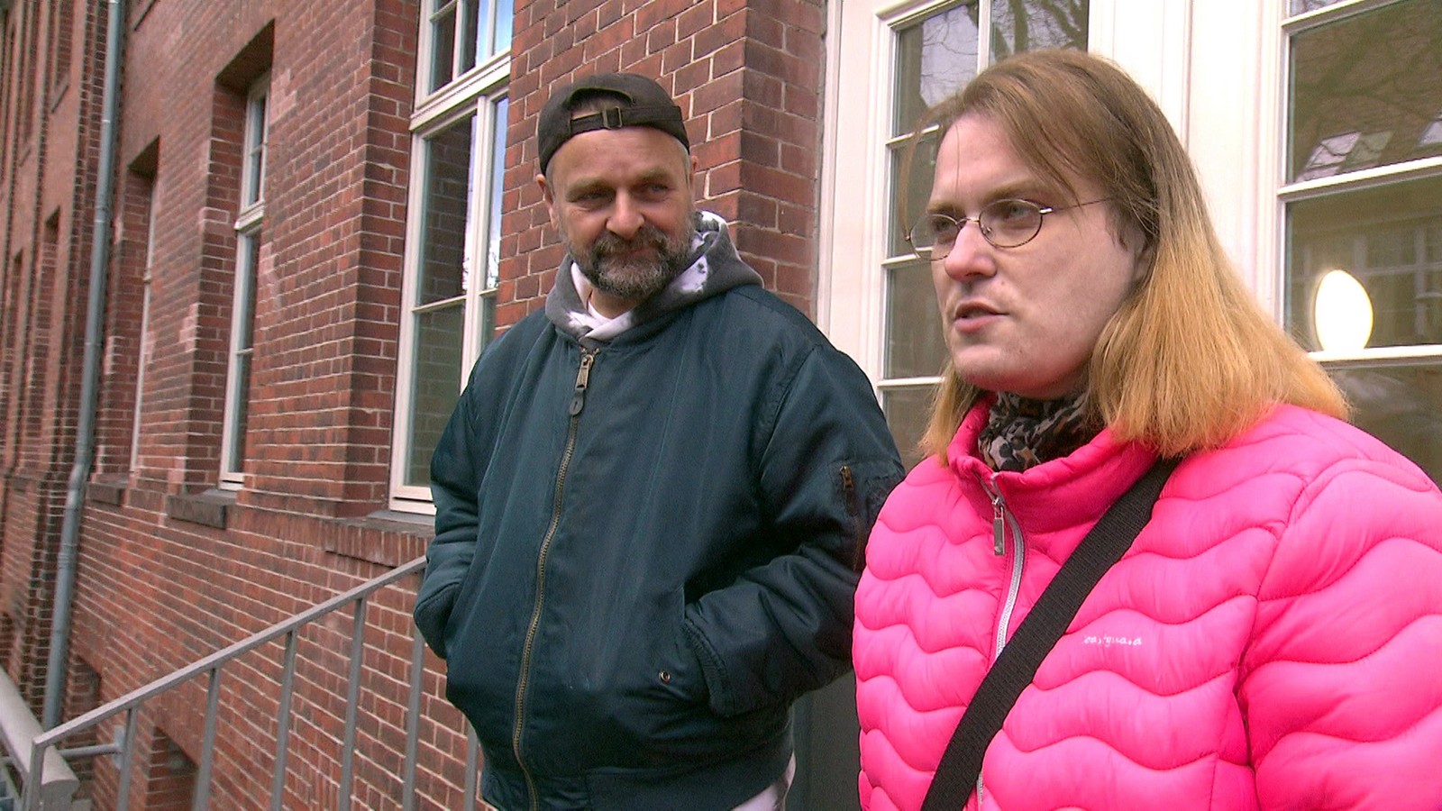 "Hartz Rot Gold": Olaf verliert seinen Job - "Krankenschein zeitgleich mit der Kündigung geschickt" 61 Olaf und Jessica aus "Hartz Rot Gold"