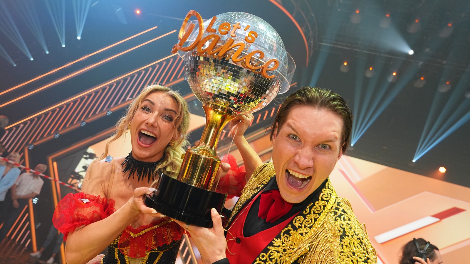 Anna-Carina Woitschack: Erste Worte nach dem "Let's Dance"-Sieg 61 Anna-Carina Woitschack und Evgeny Vinokurov bei "Let's Dance" 2026
