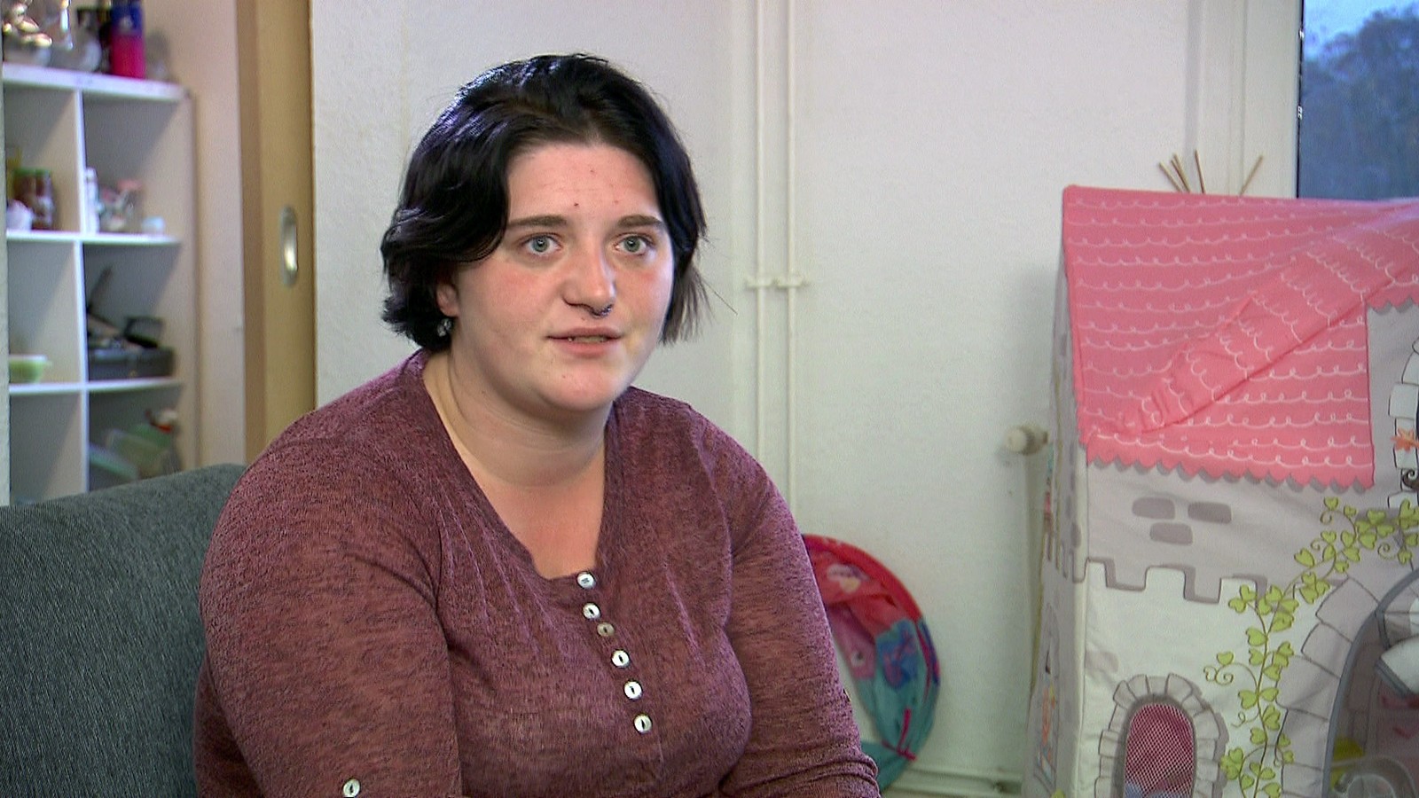 "Armes Deutschland": Nadine wurde von ihrem Stiefvater misshandelt - noch immer kämpft sie mit den Folgen 61 Nadine aus "Armes Deutschland"