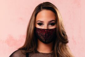 Der traurige Grund: Darum trägt Felicia aus Schweden beim ESC eine Maske 69 Der traurige Grund: Darum trägt Felicia aus Schweden beim ESC eine Maske
